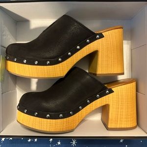 Mia Shoes Studded Heeled Platform Clogs New Size 9